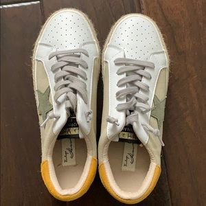 Vintage Havana sneakers, size 8.